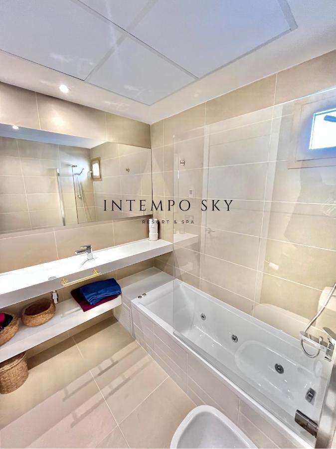 Intempo Sky Resort & Spa Benidorm Bagian luar foto